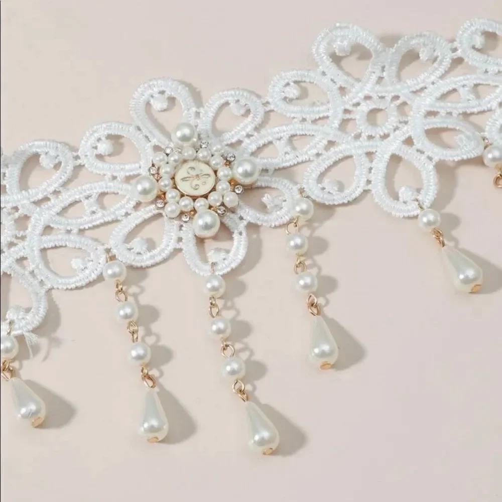 Cute Beaded Choker  - Picture 2 of 3
